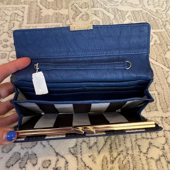 Beautiful blue faux leather wallet new with tags - Picture 4 of 8